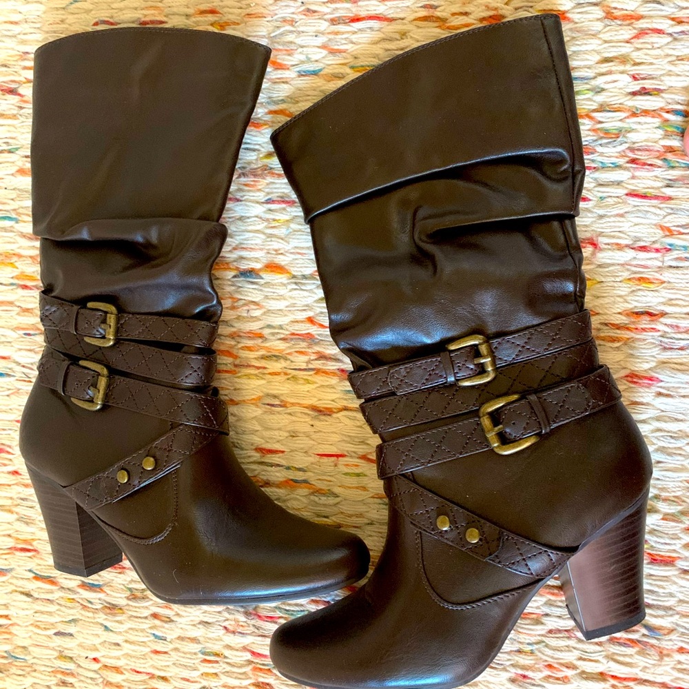 Mid-calf boots, new !